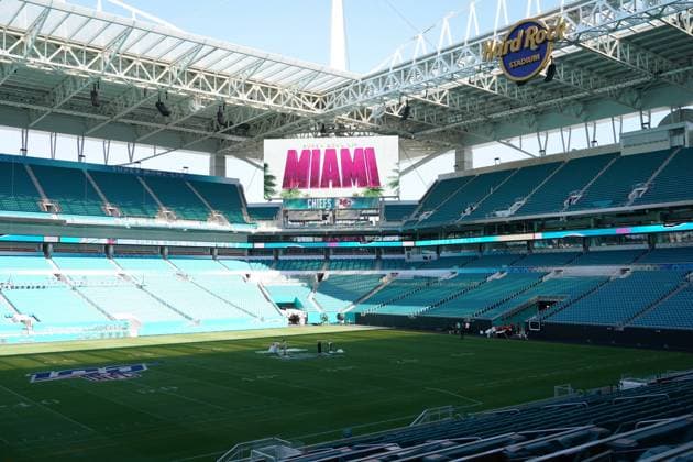 Innenraum des Hard Rock Stadium bei den Vorbereitungen auf den Super Bowl LIV am 2. Februar zwischen den Kansas City Chiefs und San Francisco 49ers - 22.01.2020: SB LIV im Hard Rock Stadium Miami