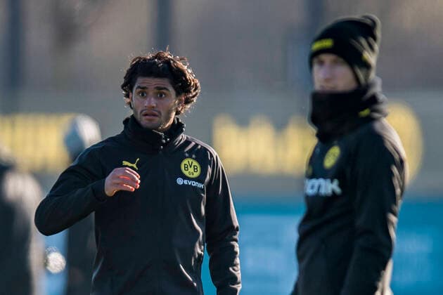 Fußball: 1. Bundesliga, Saison 2019 2020, Training von Borussia Dortmund am 21.01.2020 in Dortmund (Nordrhein-Westfalen). Mahmoud Dahoud (l.) und Marco Reus schauen. Copyright: xKirchner Inderliedx