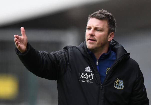 10.01.2020, xfux, Fussball Testspiel, 1.FC Saarbruecken - SV Darmstadt 98, emonline, emspor, v.l. Trainer Lukas Kwasniok (1.FC Saarbruecken) gibt Anweisungen, gestikuliert, mit den Armen gestikulieren gives instructions, gesticulate, gesticolando. (DFL DFB REGULATIONS PROHIBIT ANY USE OF PHOTOGRAPHS as IMAGE SEQUENCES and or QUASI-VIDEO) Saarbruecken