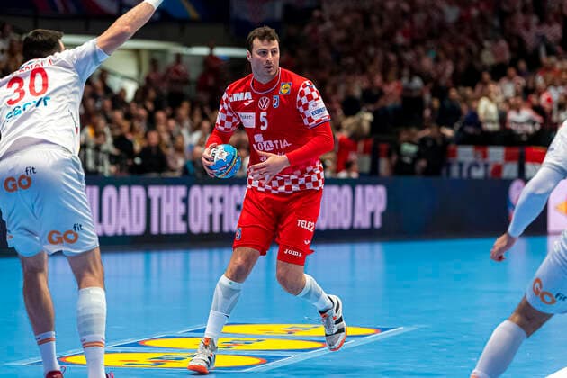 Handball, Maenner: EM 2020, Hauptrunde, Gruppe 1, Kroatien - Spanien v.li. Gedeon Guardiola Villaplana (Spanien), Domagoj Duvnjak (Kroatien THW Kiel) Wien Stadthalle Wien Oesterreich