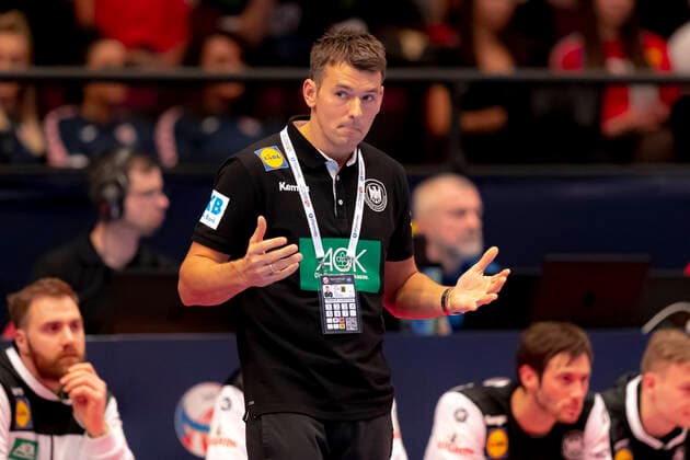 Christian Prokop (Trainer, Deutschland) ist niedergeschlagen deprimiert enttaeuscht. Tschechien vs. Deutschland, Handball, Hauptrunde, EHF Euro 2020, 22.01.20 Wien Wien Oesterreich Copyright: xAgentur54Gradx xFelixxKoenigx