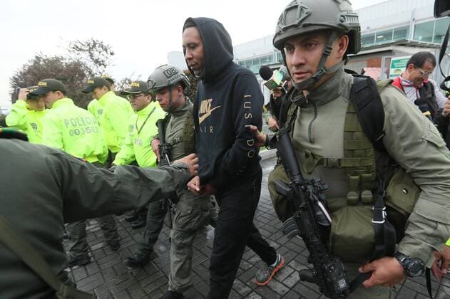 Former Colombian soccer player Jhon Viafara (C) walks scorted by members of Colombian Police upon his arrival to Catam military airport in Bogota, Colombia, 20 March 2019. Viafara was arrested and request for extradition by the United States for drug trafficking. Former Colombian soccer player arrested for drug trafficking !ACHTUNG: NUR REDAKTIONELLE NUTZUNG!  Copyright: xMAURICIOxDUEÑASxCASTAÑEDAx AME9378 20190320-636887179068022220 Former Colombian soccer player Jhon Viafara C walks scorted by members of Colombian Police upon hi !ACHTUNG: NUR REDAKTIONELLE NUTZUNG!  Copyright: xMAURICIOxDUEÑASxCASTAÑEDAx imago 90259598 90259598st