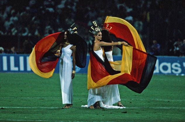Deutschland - Argentinien Italien, Rom, 08.07.1990, Fussball, FIFA WM 1990 in Italien, Finale, DFB Deutschland - Argentinien (1:0): Tänzerinnen. *** Germany Argentina Italy, Rome, 08 07 1990, Football, FIFA World Cup 1990 in Italy, Final, DFB Germany Argentina 1 0 Dancers