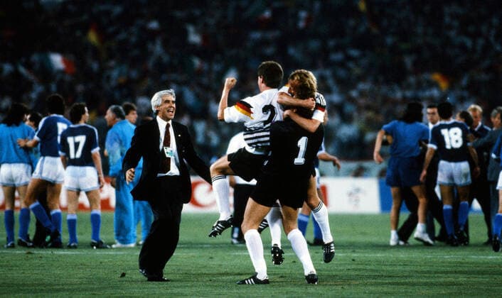 Deutschland - Argentinien Italien, Rom, 08.07.1990, Fussball, FIFA WM 1990 in Italien, Finale, DFB Deutschland - Argentinien (1:0): v.l. Stefan Reuter, Andreas Brehme, Bodo Illgner (alle Deutschland). *** Germany Argentina Italy, Rome, 08 07 1990, Football, FIFA World Cup 1990 in Italy, Final, DFB Germany Argentina 1 0 v l Stefan Reuter, Andreas Brehme, Bodo Illgner all Germany