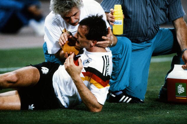 Deutschland - Argentinien Italien, Rom, 08.07.1990, Fussball, FIFA WM 1990 in Italien, Finale, DFB Deutschland - Argentinien (1:0): v.l. Alfred Katzmaier, Jürgen Kohler (beide Deutschland). *** Germany Argentina Italy, Rome, 08 07 1990, Football, FIFA World Cup 1990 in Italy, Final, DFB Germany Argentina 1 0 v l Alfred Katzmaier, Jürgen Kohler both Germany