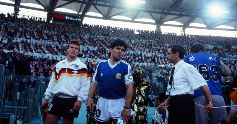 Deutschland - Argentinien Italien, Rom, 08.07.1990, Fussball, FIFA WM 1990 in Italien, Finale, DFB Deutschland - Argentinien (1:0): v.l. Lothar Matthäus (Deutschland), Diego Maradona (Argentinien). *** Germany Argentina Italy, Rome, 08 07 1990, Football, FIFA World Cup 1990 in Italy, Final, DFB Germany Argentina 1 0 v l Lothar Matthäus Germany , Diego Maradona Argentina