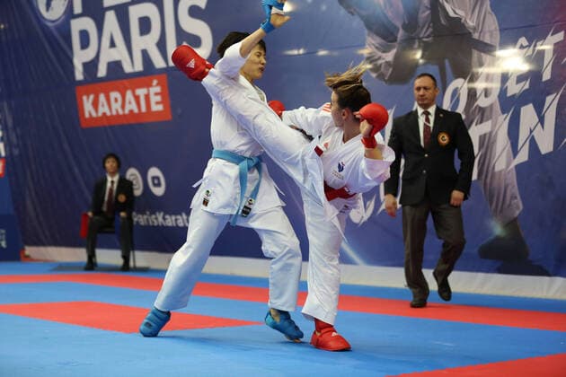 January 24, 2020, Paris, Ile-de-France, France: ALEXANDRA RECCHIA for France attempts a ura-mawashi geri against LI RANRAN for China in the Round of 32 of the Female Kumite -50kg at the WKF Karate Premier League during the Open de Paris 2020 at the Stade Pierre de Coubertin, France Karate 2020, Premier League Paris, France - ZUMAc179 20200124_zep_c179_004 Copyright: xMickaelxChavetx