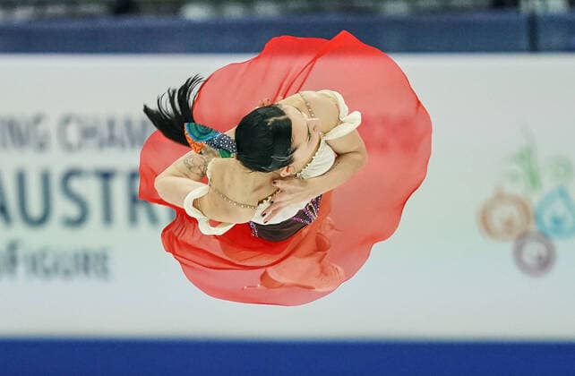 Bilder des Jahres 2020, Sport 01 Januar Sport Themen der Woche KW04 Sport Bilder des Tages January 24, 2020: Cleo Hamon and Denys Strekalin of France in action during Pairs Free Skating at ISU European Figure skating, Eiskunstlauf Championships in Steiermarkhalle, Graz, Austria . CSM Day 3 - ISU European Figure Skating Championships - ZUMAc04_ 20200124_zaf_c04_371 Copyright: xKimxPricex
