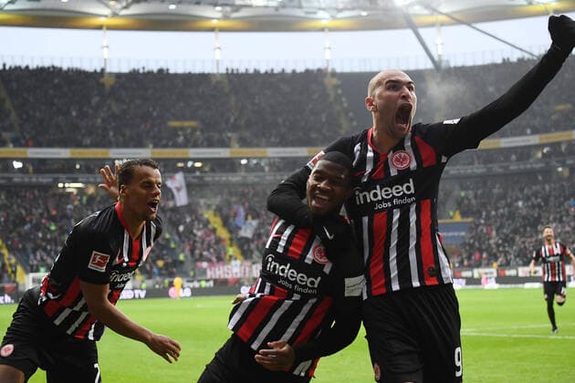 Bilder des Jahres 2020, Sport 01 Januar Sport Themen der Woche KW04 Sport Bilder des Tages 25.01.2020, xjhx, Fussball 1.Bundesliga, Eintracht Frankfurt - RB Leipzig emspor, v.l. Timothy Chandler (Eintracht Frankfurt), Almamy Toure (Eintracht Frankfurt), Bas Dost (Eintracht Frankfurt) celebrate the goal, Der Torjubel zum 1:0 (DFL DFB REGULATIONS PROHIBIT ANY USE OF PHOTOGRAPHS as IMAGE SEQUENCES and or QUASI-VIDEO) Frankfurt am Main *** 25 01 2020, xjhx, Soccer 1 Bundesliga, Eintracht Frankfurt RB Leipzig emspor, v l Timothy Chandler Eintracht Frankfurt , Almamy Toure Eintracht Frankfurt , Bas Dost Eintracht Frankfurt celebrate the goal, The goal celebration for 1 0 DFL DFB REGULATIONS PROHIBIT ANY USE OF PHOTOGRAPHS as IMAGE SEQUENCES and or QUASI VIDEO Frankfurt am Main