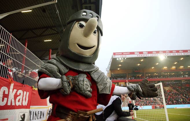 Union Maskottchen Ritter Keule Fußball Fussball DFL Bundesliga Herren Saison 2019 2020 25.01.2020 1.FC Union Berlin FCU vs. FC Augsburg FCA DFL regulations prohibit any use of photographs as image sequences and or quasi-video. *** Union Mascot Knight Club Sport Football Football DFL Bundesliga Men Season 2019 2020 25 01 2020 1 FC Union Berlin FCU vs FC Augsburg FCA DFL regulations prohibit any use of photographs as image sequences and or quasi video
