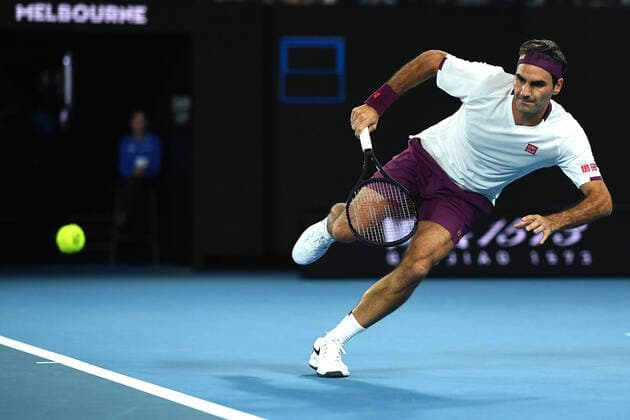 Bilder des Jahres 2020, Sport 01 Januar Sport Themen der Woche KW04 Sport Bilder des Tages AUSTRALIAN OPEN DAY 7, Roger Federer of Switzerland attempts to play a return during his fourth round match against Marton Fucsovics of Hungary on day seven of the Australian Open tennis tournament at Rod Laver Arena in Melbourne, Sunday, January 26, 2020. ( NO ARCHIVING, EDITORIAL USE ONLY, NO USE IN BOOKS WITHOUT CONSENT MELBOURNE VIC AUSTRALIA  Copyright: xLUKASxCOCHx 20200126001444628743