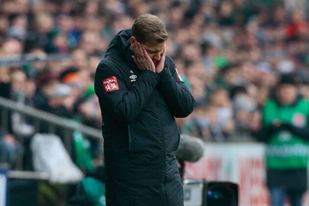 Bilder des Jahres 2020, Sport 01 Januar Sport Themen der Woche KW04 26.01.2020, xtgx, Fussball 1.Bundesliga, SV Werder Bremen - TSG 1899 Hoffenheim emspor, v.l. Florian Kohfeldt (Werder Bremen, Trainer) enttaeuscht, schaut enttaeuscht, niedergeschlagen, disappointed (DFL DFB REGULATIONS PROHIBIT ANY USE OF PHOTOGRAPHS as IMAGE SEQUENCES and or QUASI-VIDEO) Bremen *** 26 01 2020, xtgx, Fussball 1 Bundesliga, SV Werder Bremen TSG 1899 Hoffenheim emspor, v l Florian Kohfeldt Werder Bremen, Coach disappointed, looks disappointed, depressed, disappointed DFL DFB REGULATIONS PROHIBIT ANY USE OF PHOTOGRAPHS as IMAGE SEQUENCES and or QUASI VIDEO Bremen
