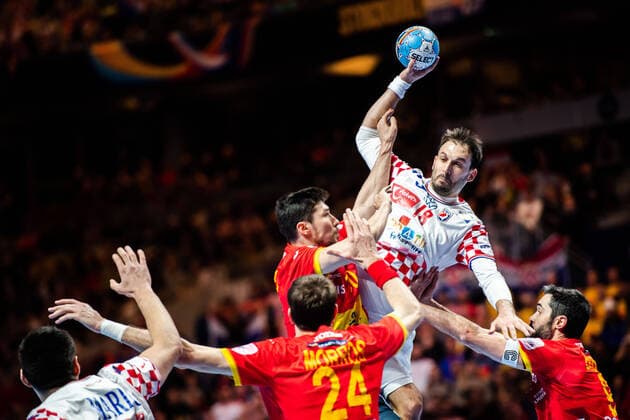 200126 Igor Karacic of Croatia and Alex Dujshebaev Dovichebaeva of Spain during the EHF European Handball Championship final between Spain and Croatia on January 26, 2020 in Stockholm. Copyright: JOHANNAxLUNDBERG BB200126JL011