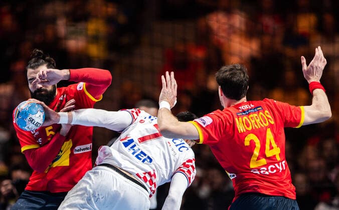 200126 Jorge Maqueda Peno and Viran Morros de Argila of Spain against Luka Stepanic of Croatia during the EHF European Handball Championship final between Spain and Croatia on January 26, 2020 in Stockholm. Copyright: JESPERxZERMAN BB200126JZ020