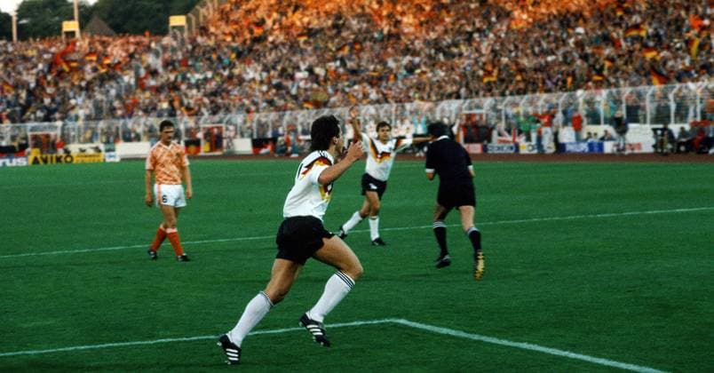 Deutschland - Niederlande Deutschland, Hamburg, 21.06.1988, Fussball, UEFA EURO, EM, Europameisterschaft,Fussball 1988 in Deutschland, Halbfinale, Deutschland - Niederlande (1:2): Lothar Matthäus (Deutschland); Jubel Elfmeter 1:0 Matthäus.