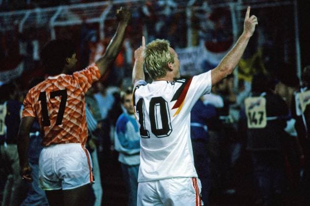 Deutschland - Niederlande Deutschland, Hamburg, 21.06.1988, Fussball, UEFA EURO, EM, Europameisterschaft,Fussball 1988 in Deutschland, Halbfinale, Deutschland - Niederlande (1:2): Ronald Koeman (Niederlande) im Deutschland Trikot.