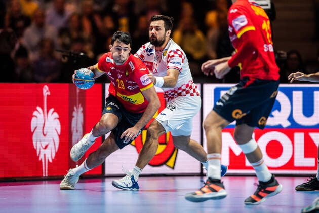 200126 Aitor Arino Bengoechea of Spain and Zlatko Horvat of Croatia during the EHF European Handball Championship final between Spain and Croatia on January 26, 2020 in Stockholm. Copyright: JESPERxZERMAN BB200126JZ037
