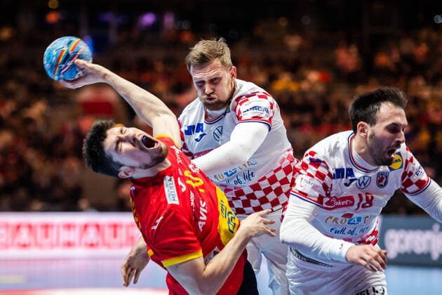 200126 David Mandic of Croatia against Alex Dujshebaev Dovichebaeva during the EHF European Handball Championship final between Spain and Croatia on January 26, 2020 in Stockholm. Copyright: JOHANNAxLUNDBERG BB200126JL029