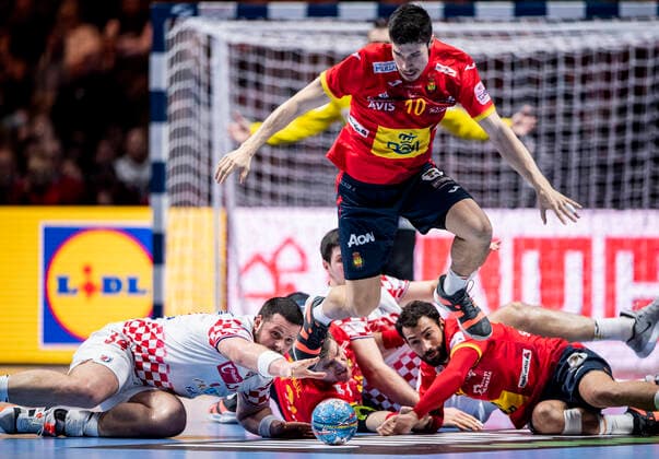 200126 Ilija Brozovic of Croatia and Alex Dujshebaev Dovichebaeva of Spain during the EHF European Handball Championship final between Spain and Croatia on January 26, 2020 in Stockholm. Copyright: JESPERxZERMAN BB200126JZ095