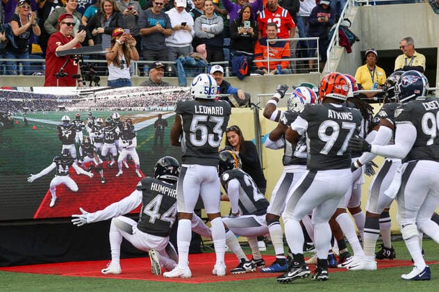 Bilder des Jahres 2020, Sport 01 Januar Sport Themen der Woche KW04 January 26, 2020, FL, USA: Members of the AFC celebrate after Pittsburgh Steeler cornerback Joe Haden caught an interception during the third quarter of the NFL, American Football Herren, USA Pro Bowl at Camping World Stadium on Sunday, Jan. 26, 2020. 2020 Pro Bowl - ZUMAm67_ 20200126_zaf_m67_058 Copyright: xJasonxBeedex