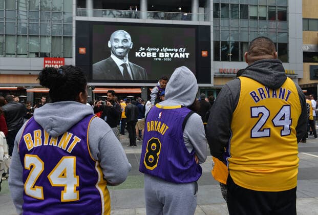 Basketball fans attend a makeshift memorial to Los Angeles Lakers star Kobe Bryant at Staples Center in Los Angeles on Sunday, January 26, 2020. Bryant was killed along with his 13-year-old daughter Gianna in a helicopter crash today in Calabasas, California.  LAP202001262036 CHRISTINExCHEW