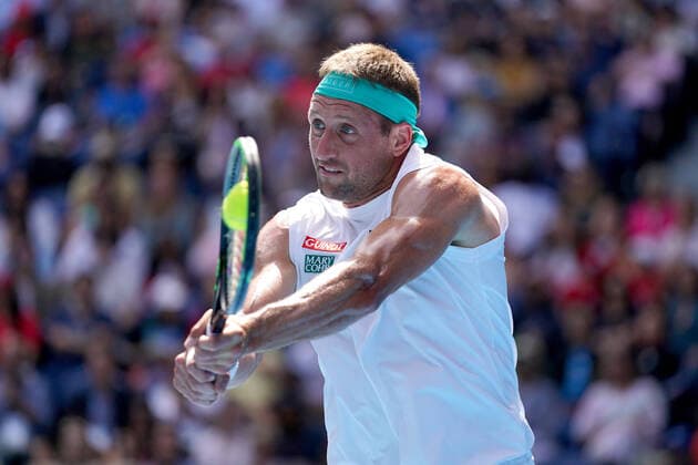 AUSTRALIAN OPEN DAY 9, Tennys Sandgren of the USA plays a return shot during his fifth round match against Roger Federer of Switzerland on day nine of the Australian Open tennis tournament at Rod Laver Arena in Melbourne, Tuesday, January 28, 2020. ( NO ARCHIVING, EDITORIAL USE ONLY, NO USE IN BOOKS WITHOUT CONSENT MELBOURNE VIC AUSTRALIA  Copyright: xMICHAELxDODGEx 20200128001445146344