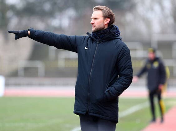 Fußball, Trainerhistorie, Wuppertaler SV Samstag 25.01.2020, Saison 2019 20, 22. Spieltag der Regionalliga West im Stadion Rote Erde, BVB 09 Borussia Dortmund II - Wuppertaler SV, Pascal Bieler (Trainer, WSV) gibt Anweisungen an sein Team