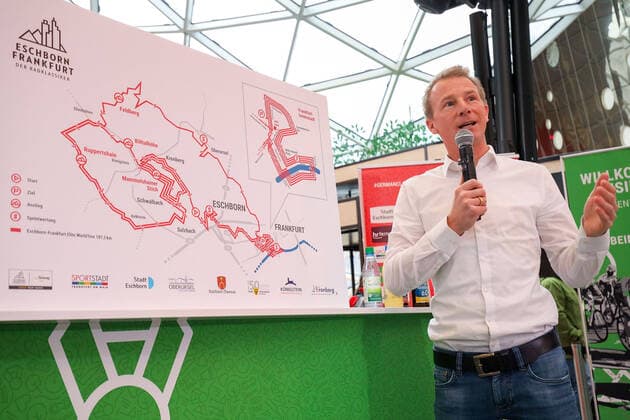 29.01.2020 Frankfurt Main Auftaktpressekonferenz Radklassiker Radrennen Eschborn -Frankfurt und Skoda Velotour am 1.Mai 2020 v.l., Fabian Wegmann, Berater für Rennstrecke und Sicherheit beim Elite-Rennen Präsentiert die Strecke Foto:Joaquim Ferreira