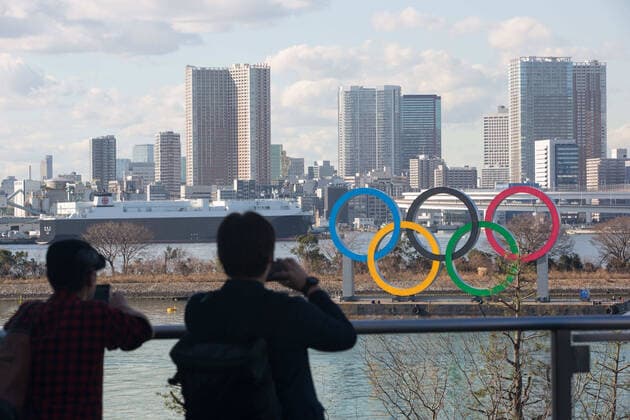 January 29, 2020, Tokyo, Japan: Tourists take photos of the Olympic symbol at the Odaiba Marine Park in Tokyo. Symbol of the Olympic Games, Olympische Spiele, Olympia, OS installed at the Odaiba Marine Park in Tokyo, Japan - 29 Jan 2020 - ZUMAs197 96520248st Copyright: xStanislavxKogikux