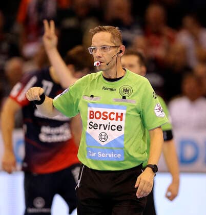Foto : Schiri Marcus HELBIG ( Flensburg ) Handball Herren 1. Bundesliga am Do. 29.08.2019 SG Flensburg - Rhein Neckar Löwen 30 - 27