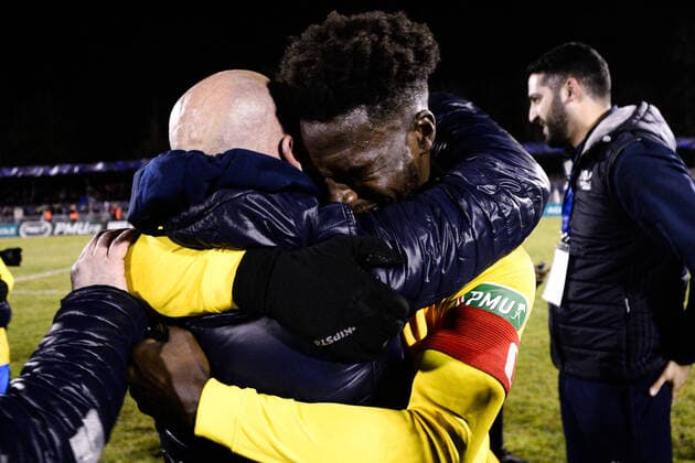 Xavier Collin ( entraineur Epinal ) - Ismael Gace ( 4 - Epinal ) - Joie des joueurs de l equipe du Epinal apres sa victoire - FOOTBALL : SAS Epinal vs Lille OSC - Coupe de France - Epinal - 29 01 2020 FedericoPestellini Panoramic 