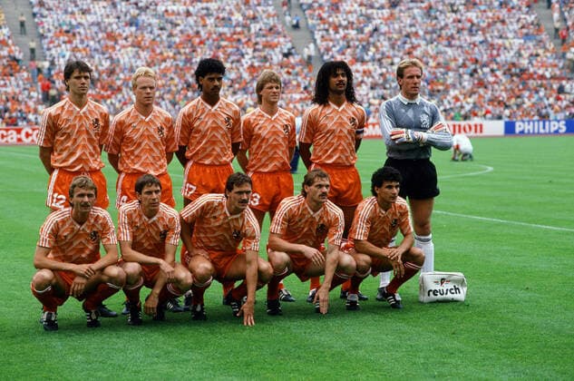 Fußball, EM Finale 1988 in München, Niederlande - Sowjetunion 2:0 UDSSR - Niederlande Deutschland, München, 215.06.1988, Fussball, UEFA EURO, EM, Europameisterschaft,Fussball 1988 in Deutschland, Finale, UDSSR - Niederlande (0:2): Team Niederlande Obere Reihe v.l. Marco van Basten, Ronald Koeman, Frank Rijkaard, Erwin Koeman, Hans van Breukelen Untere Reihe v.l. Adrie van Tiggelen, Arnold Mühren, Berry van Aerle, Jan Wouters, Gerald Vanenburg.