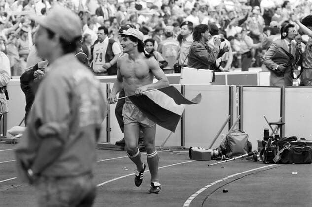 Fußball, EM Finale 1988 in München, Niederlande - Sowjetunion 2:0 UDSSR - Niederlande Deutschland, München, 215.06.1988, Fussball, UEFA EURO, EM, Europameisterschaft,Fussball 1988 in Deutschland, Finale, UDSSR - Niederlande (0:2): Gerald Vanenburg (Niederlande).