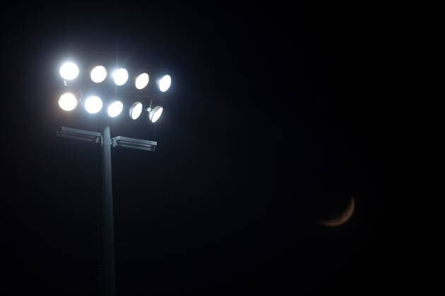 Fußball, Stadiongeschichte VfL Osnabrück Osnabrück, Deutschland 29.01.2020: 2. Bundesliga - 2019 2020 - VfL Osnabrück vs. SV Sandhausen Symbol Mond und Flutlicht DFL regulations prohibit any use of photographs as image sequences and or quasi-video. Osnabrück Niedersachsen Deutschland Stadion an der Bremer Brücke