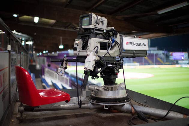 Osnabrück, Deutschland 29.01.2020: 2. Bundesliga - 2019 2020 - VfL Osnabrück vs. SV Sandhausen Symbol Fernsehen in der Bundesliga, Sky DFL regulations prohibit any use of photographs as image sequences and or quasi-video. Osnabrück Niedersachsen Deutschland Stadion an der Bremer Brücke