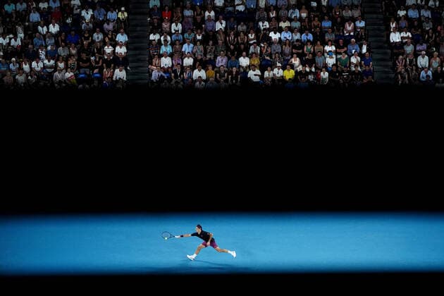 AUSTRALIAN OPEN DAY 11, Roger Federer of Switzerland plays a return shot during the men s singles semi final against Novak Djokovic of Serbia on day 11 of the Australian Open tennis tournament at Rod Laver Arena in Melbourne, Thursday, January 30, 2020. ( NO ARCHIVING, EDITORIAL USE ONLY, NO USE IN BOOKS WITHOUT CONSENT MELBOURNE VIC AUSTRALIA  Copyright: xDAVExHUNTx 20200130001445683186