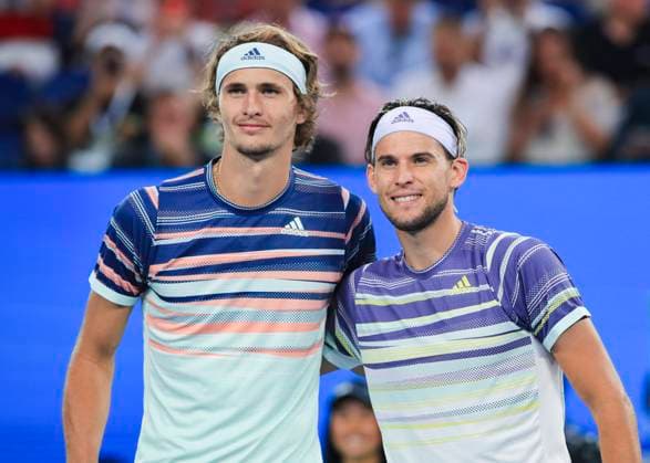 Alexander Zverev (GER) und Dominic Thiem (AUT) posen am Netz fuer die Fotografen Tennis - Australian Open 2020 - Grand Slam ATP, Tennis Herren WTA, Tennis Damen - Melbourne Park - Melbourne - Victoria - Australia - 31 January 2020. Copyright: xJuergenxHasenkopfx