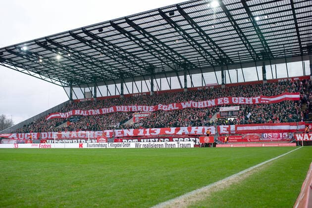 Essen, Deutschland 01.02.2020: Regionalliga West - 2019 2020 - Rot-Weiß Essen vs. SV Rödinghausen Fans (Essen) mit Choreografie zum 113-jährigen Vereinsjubiläum Essen Nordrhein-Westfalen Deutschland Stadion an der Hafenstraße