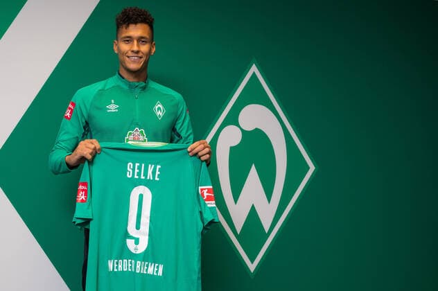 Sport Themen der Woche KW05 Sport Bilder des Tages GER, Vorstellung Davie Selke - Werder Bremen 02.02.2020, wohninvest Weserstadion, Bremen, GER, Vorstellung Davie Selke - Werder Bremen Am Sonntag morgen (02.02.2020) wurde Davie Selke (Neuzugang SV Werder Bremen 09) vorgestellt. Selke soll die Bremer im Abstiegskampf helfen. Selke kommt als Leihgabe von der TSG Hoffenheim bis zum 30.06.2021 mit anschließender Option im Bild picture shows Davie Selke (Neuzugang SV Werder Bremen 09) wurde am Sonntag offiziell vorgestellt