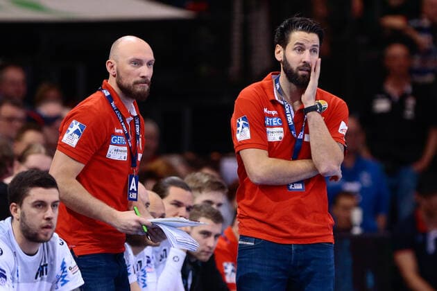 02.02.2020, xtgx, Handball Liqui Moly HBL, SG Flensburg Handewitt - SC Magdeburg emspor, v.l. Yves Grafenhorst (Magdeburg, Co-Trainer), Bennet Wiegert (Magdeburg, Trainer) gibt Anweisungen, gestikuliert mit den Armen, gesticulate, gives instructions Flensburg