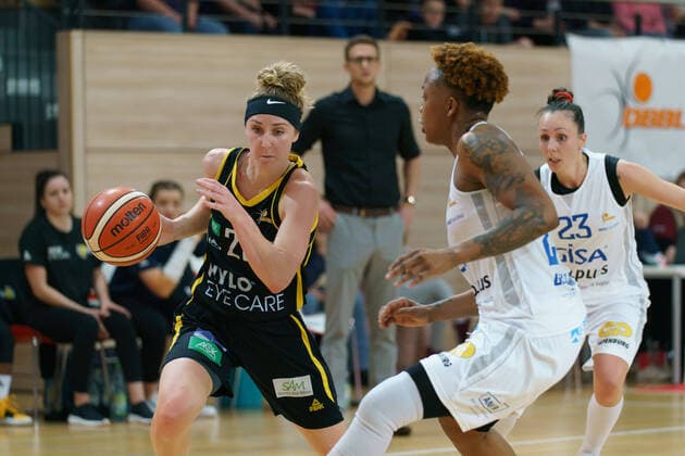 02.02.2020, xeszx, Basketball Damen 1.Bundesliga Damen, Gisa Lions SV Halle - TV Saarlouis Royals emspor, v.l. Alison Gorrell (Saarlouis, 23), Christin Mercer (Halle, 25), Snezana Aleksic (Halle, 23). Halle