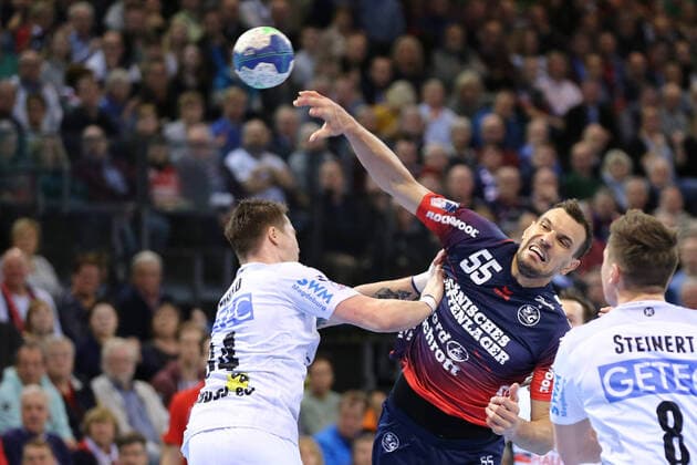 SG Flensburg-Handewitt vs SC Magdeburg, LIQUI-MOLY Handball Bundesliga, 02.02.2020; Flensburg Michael Damgaard (SC Magdeburg, 34) mit Michel Jurecki (SG Flensburg-Handewitt, 55) mit Christoph Steinert (SC Magdeburg, 08) Copyright: xBEAUTIFULxSPORTS MarioxM.xKobergx