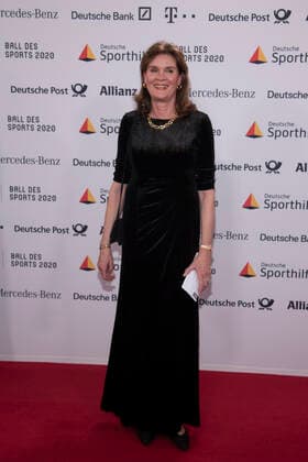 Ulrike NASSE-MEYFARTH, ehem. Hochspringerin, Roter Teppich, Red Carpet Show, Ball des Sports am 01.02.2020 in Wiesbaden *** Ulrike NASSE MEYFARTH, former high jumper, red carpet, Red Carpet Show, Ball des Sports on 01 02 2020 in Wiesbaden