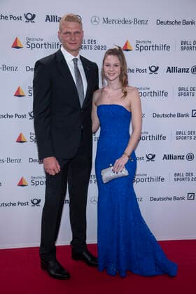 Oliver ZEIDLER, Ruderer, mit Hellen SCHOLTISSEK, Schwimmerin, Roter Teppich, Red Carpet Show, Ball des Sports am 01.02.2020 in Wiesbaden *** Oliver ZEIDLER, rower, with Hellen SCHOLTISSEK, swimmer, red carpet, Red Carpet Show, Ball des Sports on 01 02 2020 in Wiesbaden