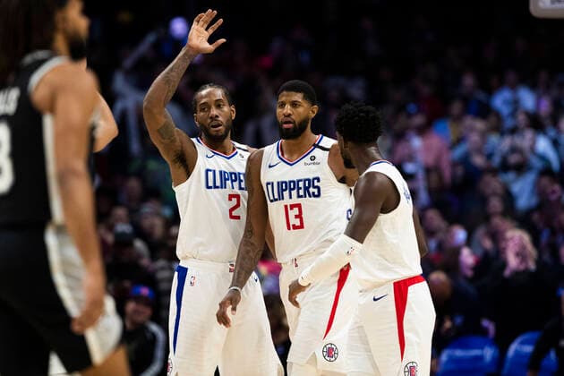 LOS ANGELES, CA - FEBRUARY 03: LA Clippers forward Kawhi Leonard (2) and LA Clippers guard Paul George (13) celebrates their win over the San Antonio Spurs during the NBA, Basketball Herren, USA regular season basketball game on Monday, Feb. 3, 2020 at the Staples Center in Los Angeles, Calif. (Photo by Ric Tapia Icon Sportswire) NBA: FEB 03 Spurs at Clippers Icon269200203026