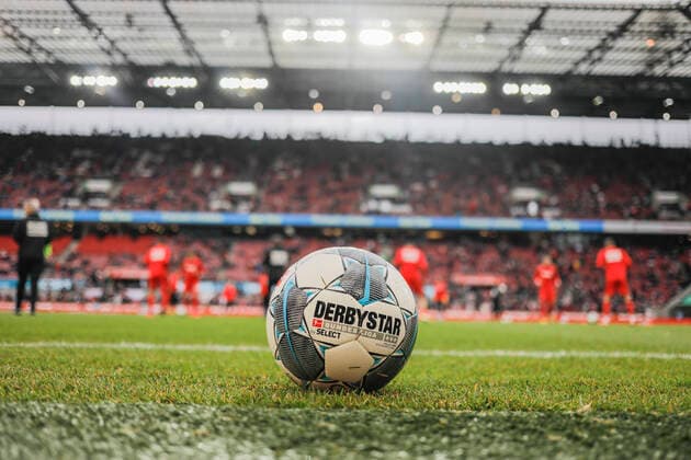 Köln, RheinEnergieStadion, 02.02.20: Symbolbild, Fussball, Derbystar, Ball, im Spiel der 1. Bundesliga zwischen 1.FC Köln vs. SC Freiburg in der Saison 2019 2020. DFL regulations prohibit any use of photographs as image sequences and or quasi-video. *** Cologne, RheinEnergieStadion, 02 02 20 symbolic image, football, derby star, ball, in the game of the 1 Bundesliga between 1 FC Köln vs SC Freiburg in the season 2019 2020 DFL regulations prohibit any use of photographs as image sequences and or quasi video