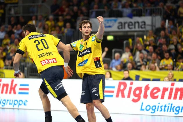 Uwe Gensheimer (Rhein Neckar Loewen) jubelt mit Ilija Abutovic (Rhein Neckar Loewen), Rhein Neckar Loewen vs MT Melsungen, LIQUI MOLY Handball Bundesliga, 06.02.2020 Foto Eibner Rhein Neckar Loewen vs MT Melsungen, LIQUI MOLY Handball Bundesliga, 06.02.2020 Mannheim Copyright: xNeisx Eibner-Pressefotox EP_ans