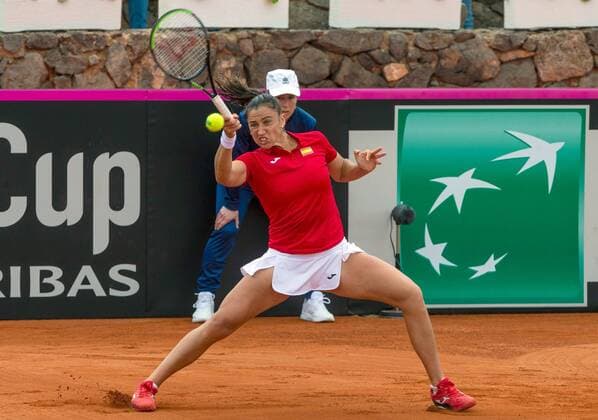 Sport Bilder des Tages FedCup Spanish team member Sara Sorribes hits the ball against Japanese Naomi Osaka during their FedCup Qualifiers round s match at La Manga tennis club, in Murcia, southeastern Spain, 07 February 2020. The FedCup round runs from 7 to 8 February. Spain vs. Japan !ACHTUNG: NUR REDAKTIONELLE NUTZUNG!  Copyright: xMarcialxGuillénx GRAFCVA1853 20200207-637166860176589421