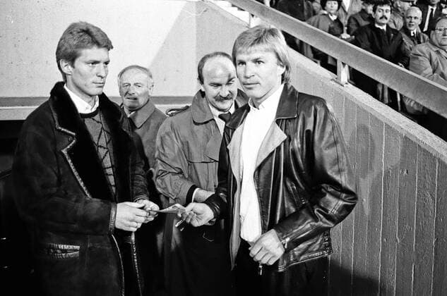 VfB Stuttgart - 1. FC Köln Deutschland, Stuttgart, 15.04.1987, Fussball, Bundesliga, Saison 1986 1987, 25. Spieltag, VfB Stuttgart - 1. FC Köln (5:1): v.l. Karl-Heinz Förster, Bernd Förster. *** VfB Stuttgart 1 FC Köln Deutschland, Stuttgart, 15 04 1987, Football, Bundesliga, Season 1986 1987, 25 Matchday, VfB Stuttgart 1 FC Köln 5 1 v l Karl Heinz Förster, Bernd Förster