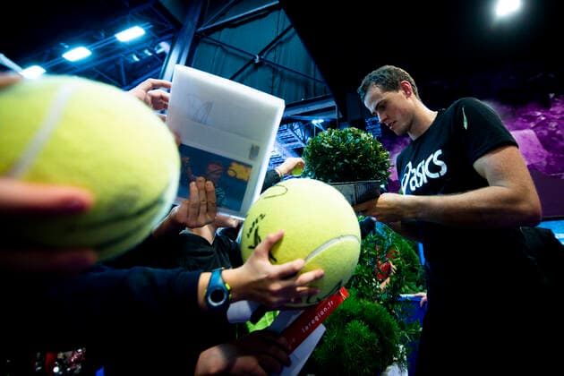 Vasek Pospisil (Can) signant des autographes TENNIS : Open Sud de France 2020 - Montpellier - 08 02 2020 JBAutissier Panoramic 